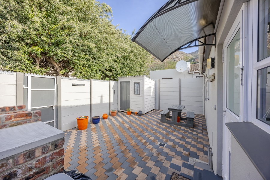 2 Bedroom Property for Sale in Lakeside Western Cape